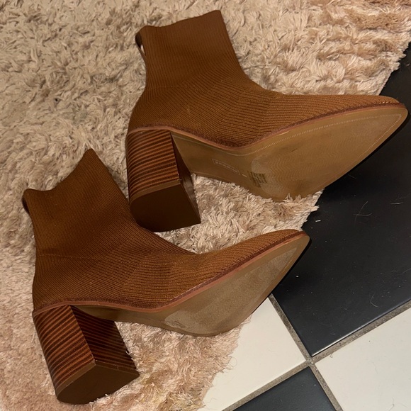 Chic Tan Heeled Boots - Picture 1 of 3